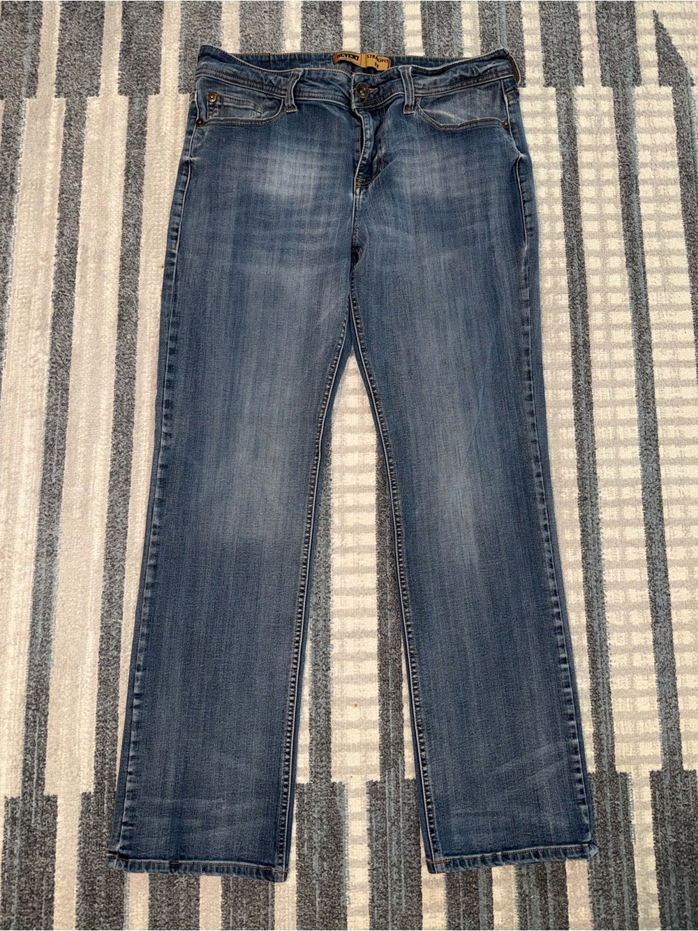 Seven7 Denim Co. Men’s Straight Fit Jeans in Medium Wash Blue Sz 34x32